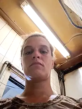 Snapshot of sarahkat86 chatting on 27, 10, 2025 sarahkat86 online show from 27, 10, 2025