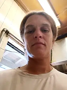 Snapshot of sarahkat86 chatting on 14, 10, 2025 sarahkat86 online show from 14, 10, 2025