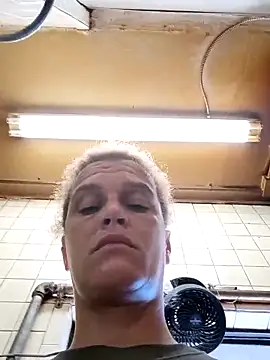 Snapshot of sarahkat86 chatting on 20, 10, 2025 sarahkat86 online show from 20, 10, 2025