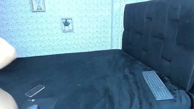 Snapshot of lisa_logan chatting on 26, 9, 2025 lisa logan online show from 26, 9, 2025
