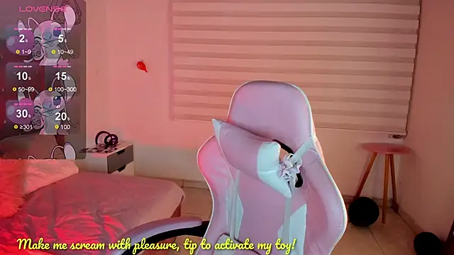 Jade rey  online show from 9, 11, 2025