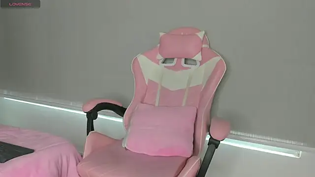 Snapshot of kendal_hot01 chatting on 6, 11, 2025 kendal hot01 online show from 6, 11, 2025