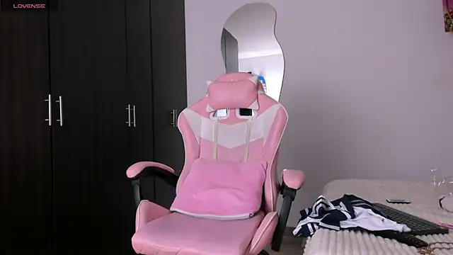 kendal hot01 online show from 31, 3, 2026