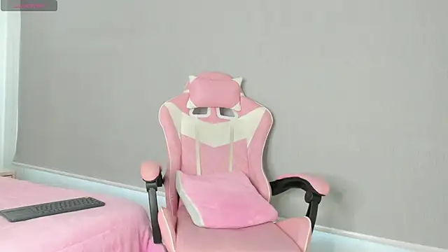 Snapshot of kendal_hot01 chatting on 7, 11, 2025 kendal hot01 online show from 7, 11, 2025