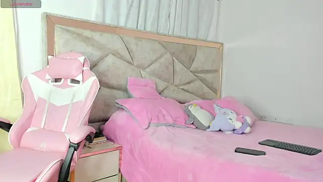 Snapshot of kendal_hot01 chatting on 10, 10, 2025 kendal hot01 online show from 10, 10, 2025