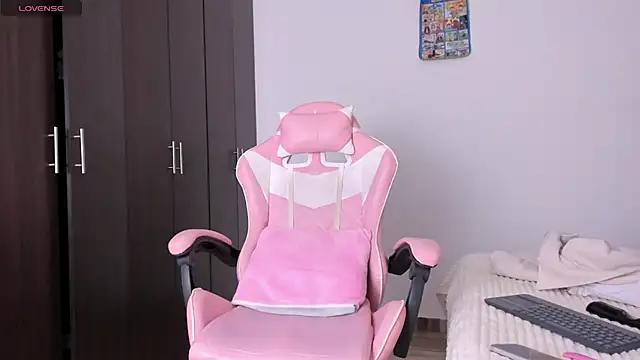 kendal hot01 online show from 24, 3, 2026