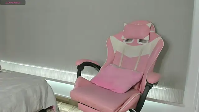 Snapshot of kendal_hot01 chatting on 26, 11, 2025 kendal hot01 online show from 26, 11, 2025