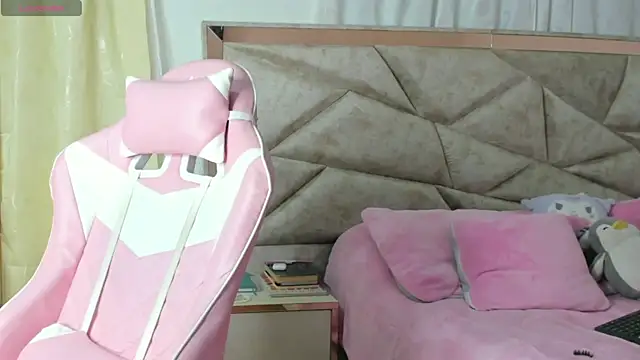 Snapshot of kendal_hot01 chatting on 30, 10, 2025 kendal hot01 online show from 30, 10, 2025