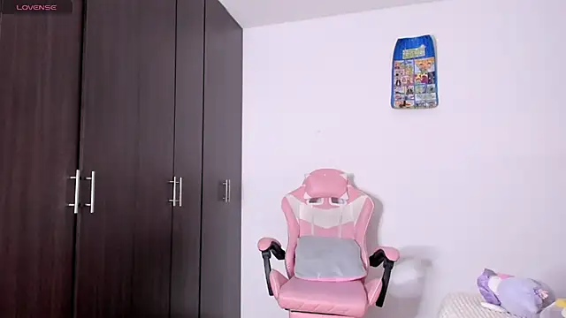 kendal hot01 online show from 21, 2, 2026