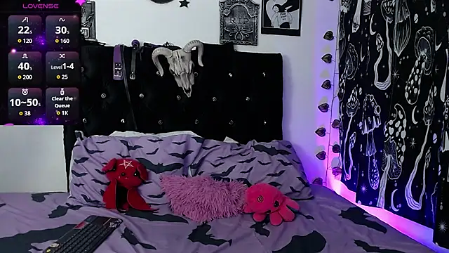 mayaREDdoll online show from 31, 10, 2025