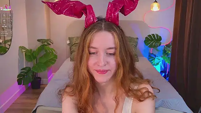 Summer Red Daze online show from 26, 9, 2025