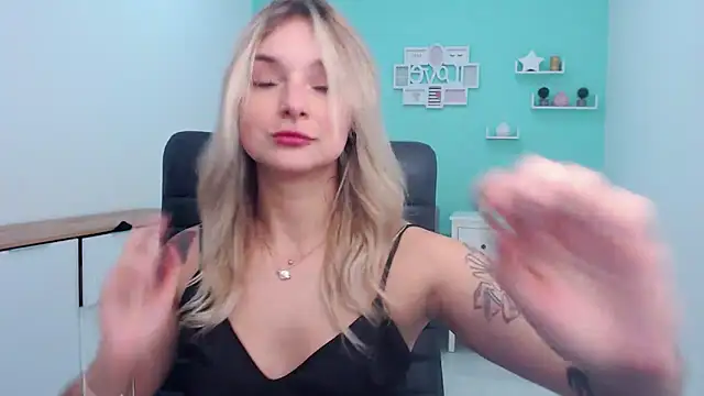 LilFleurish online show from 23, 11, 2025