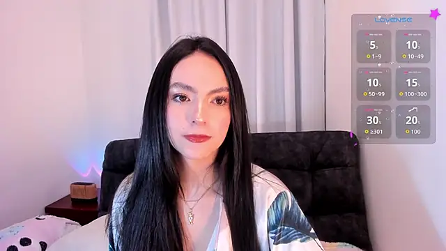 sarah saenz  online show from 26, 4, 2026