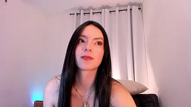 sarah saenz  online show from 25, 4, 2026