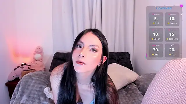 sarah saenz  online show from 14, 4, 2026