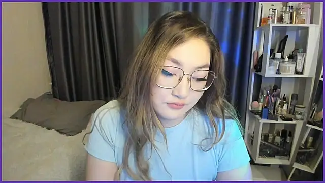 Snapshot of lyra_x chatting on 8, 10, 2025 lyra x online show from 8, 10, 2025