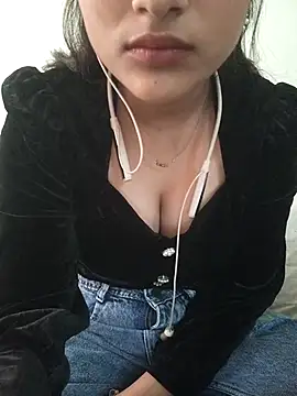 Snapshot of Neha_Tyagi chatting on 17, 11, 2025 Neha Tyagi online show from 17, 11, 2025