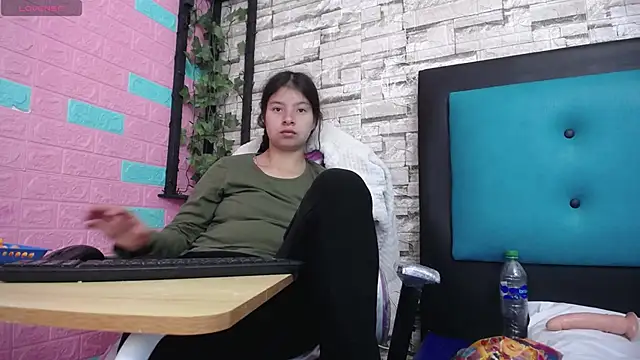 Snapshot of maily_can chatting on 23, 11, 2025 maily can online show from 23, 11, 2025