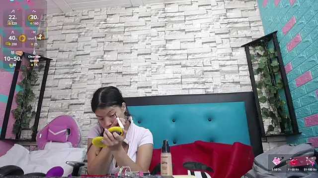 Snapshot of maily_can chatting on 29, 10, 2025 maily can online show from 29, 10, 2025