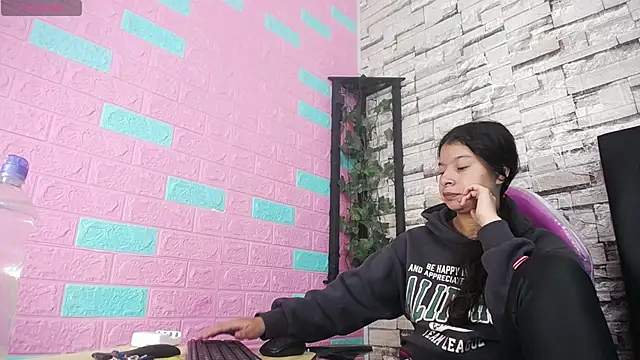 Snapshot of maily_can chatting on 29, 11, 2025 maily can online show from 29, 11, 2025