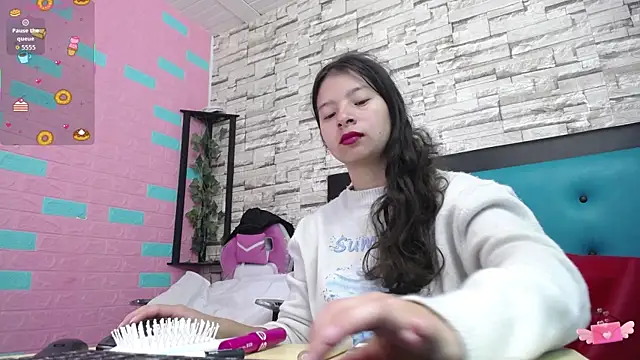 Snapshot of maily_can chatting on 31, 10, 2025 maily can online show from 31, 10, 2025