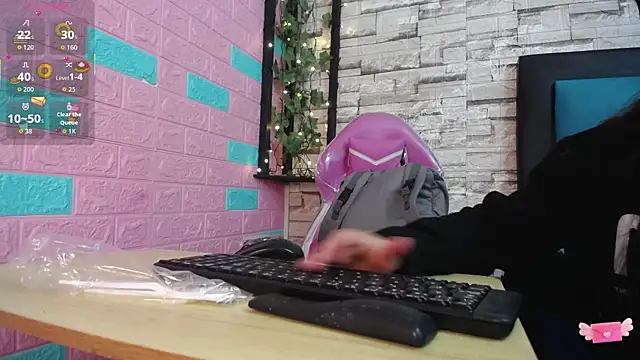 Snapshot of maily_can chatting on 12, 11, 2025 maily can online show from 12, 11, 2025