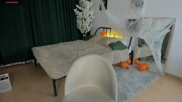 LiliaMoons online show from 31, 10, 2025