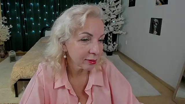 LiliaMoons online show from 15, 12, 2025