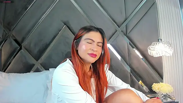 CoraimaSahin online show from 17, 12, 2025