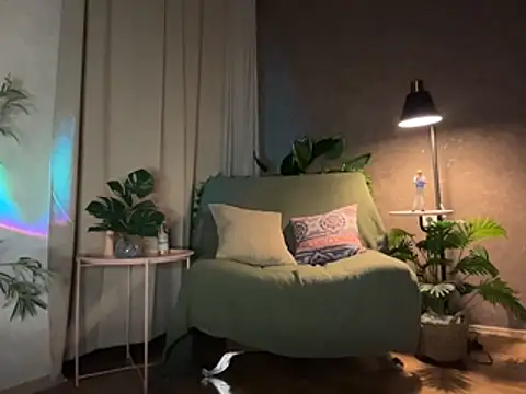 Snapshot of MoonIvy_ chatting on 4, 5, 2026 MoonIvy online show from 4, 5, 2026