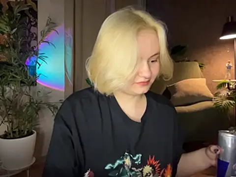 Snapshot of MoonIvy_ chatting on 10, 5, 2026 MoonIvy online show from 10, 5, 2026