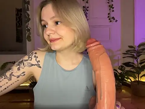 Snapshot of MoonIvy_ chatting on 18, 7, 2026 MoonIvy online show from 18, 7, 2026