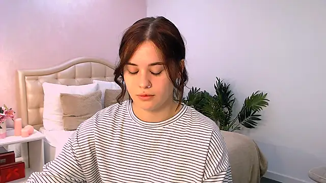 lil angel  online show from 28, 11, 2025