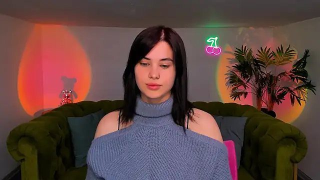 lil angel  online show from 13, 10, 2025