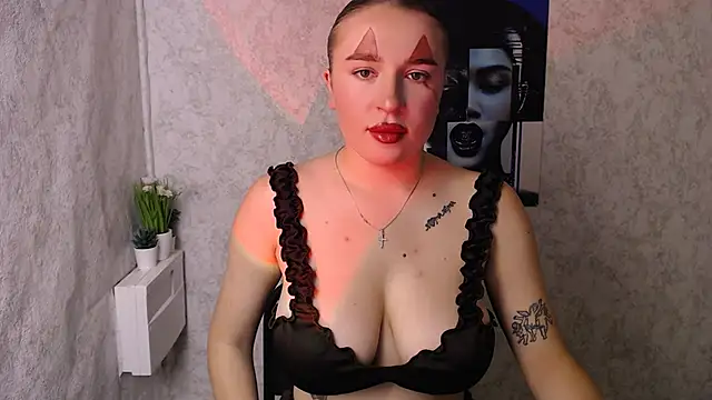JuliaTopp  online show from 28, 10, 2025