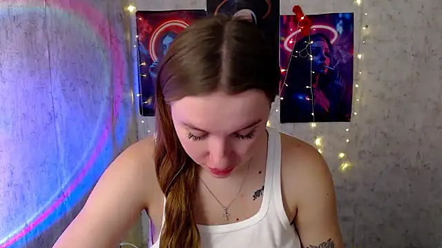 JuliaTopp  online show from 10, 2, 2026