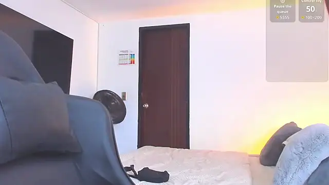 Snapshot of RJBarto chatting on 17, 10, 2025 RJBarto online show from 17, 10, 2025