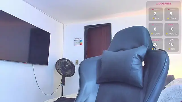 Snapshot of RJBarto chatting on 8, 11, 2025 RJBarto online show from 8, 11, 2025