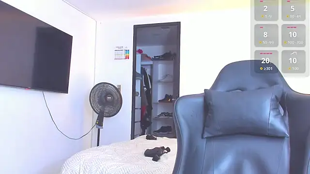 Snapshot of RJBarto chatting on 17, 10, 2025 RJBarto online show from 17, 10, 2025