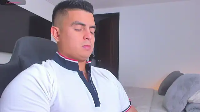 Snapshot of RJBarto chatting on 20, 11, 2025 RJBarto online show from 20, 11, 2025