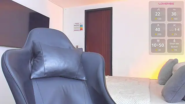 Snapshot of RJBarto chatting on 24, 11, 2025 RJBarto online show from 24, 11, 2025