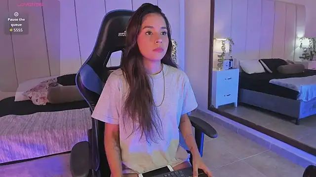 mia rousse25 online show from 2, 12, 2025