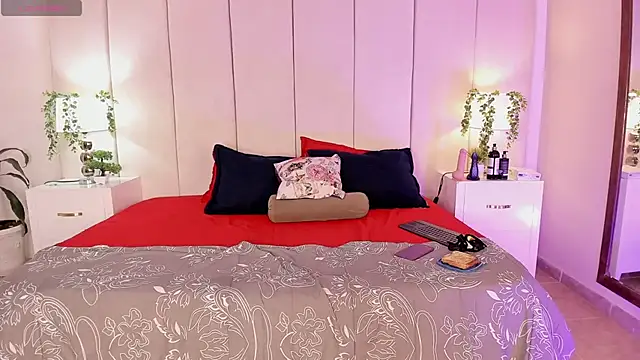 Snapshot of mia_rousse25 chatting on 23, 10, 2025 mia rousse25 online show from 23, 10, 2025