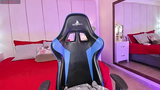 Snapshot of mia_rousse25 chatting on 21, 10, 2025 mia rousse25 online show from 21, 10, 2025