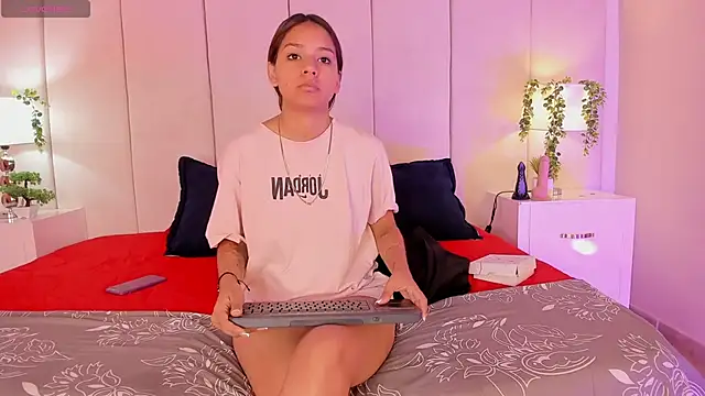 Snapshot of mia_rousse25 chatting on 22, 10, 2025 mia rousse25 online show from 22, 10, 2025