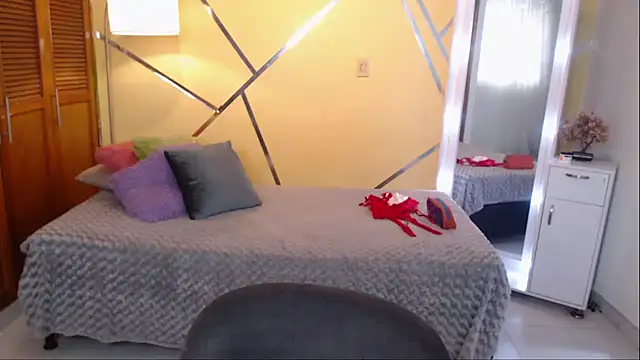 shirleyrojas online show from 18, 10, 2025