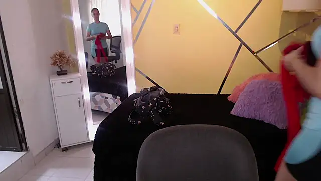 shirleyrojas online show from 12, 11, 2025