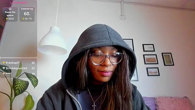 Coco joness online show from 11, 10, 2025