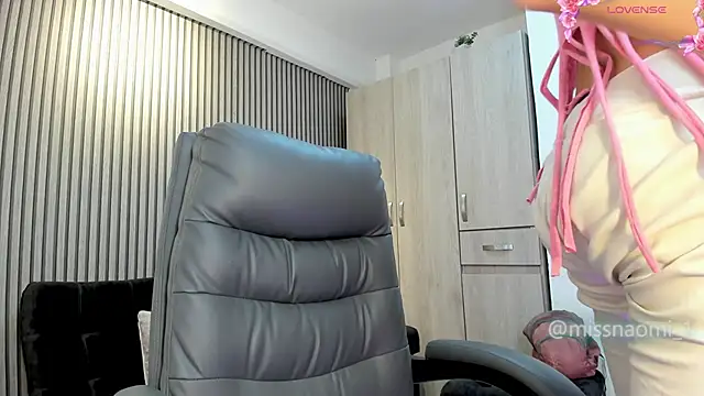 lily cash1 online show from 8, 11, 2025