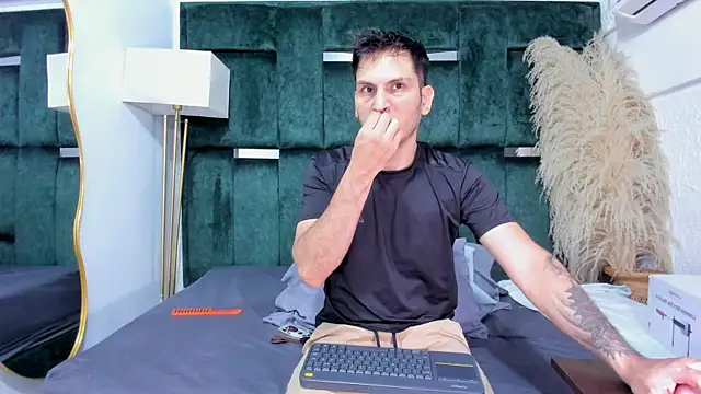 Charlotte Brian online show from 9, 10, 2025